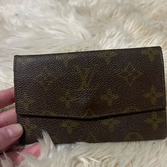 Luis Vuitton monogram wallet. - Picture 1 of 11